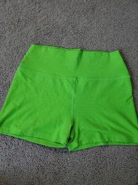 Beyond Yoga Bright Green Biker Shorts Size XL